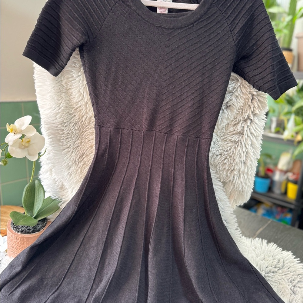 Chic Black Ribbed Dress